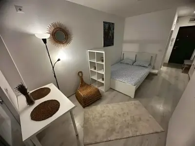 Garsoniera de inchiriere Sector 3 Bucuresti dormitor cu birou